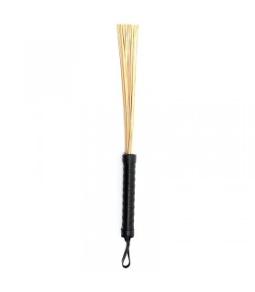 Flogger con tiras de ratán